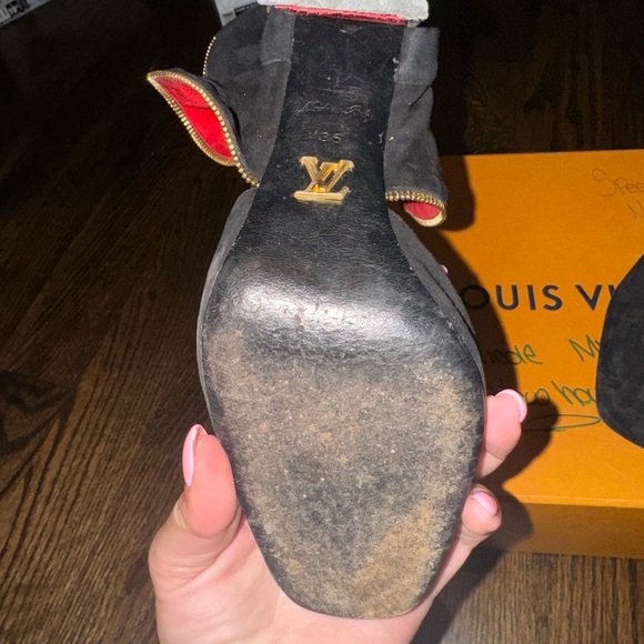 Louis Vuitton Black Suede Trimmed Pumps - Picture 9 of 12